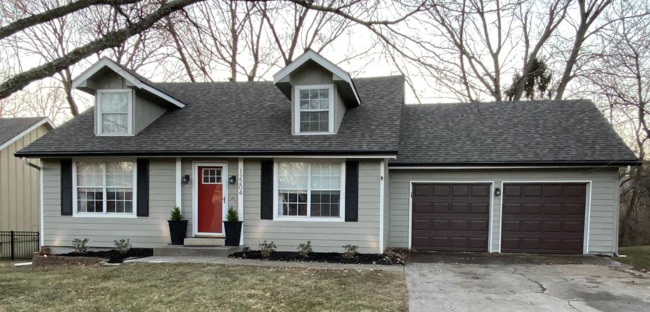 Here It Is! Cool Cape Cod-3 Br-2.5 Bath-12 Guests โอเลเธอ ภายนอก รูปภาพ