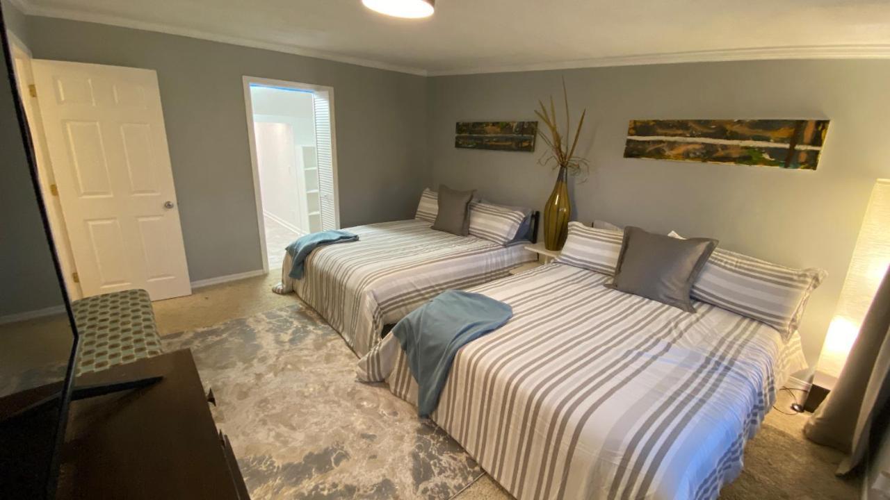 Here It Is! Cool Cape Cod-3 Br-2.5 Bath-12 Guests โอเลเธอ ภายนอก รูปภาพ