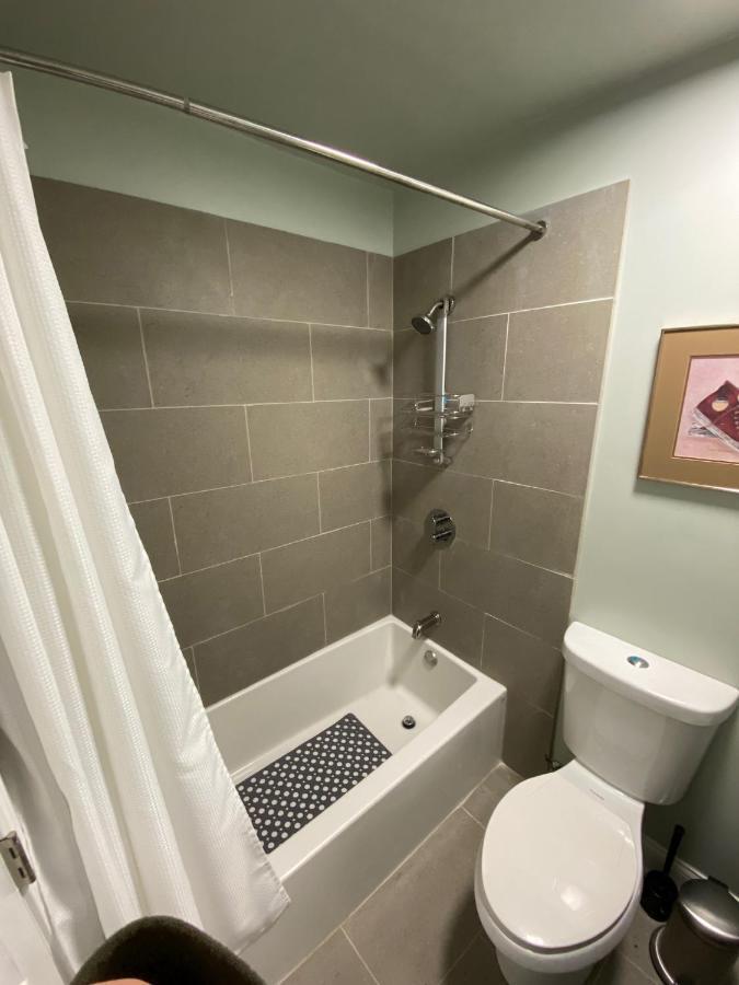 Here It Is! Cool Cape Cod-3 Br-2.5 Bath-12 Guests โอเลเธอ ภายนอก รูปภาพ